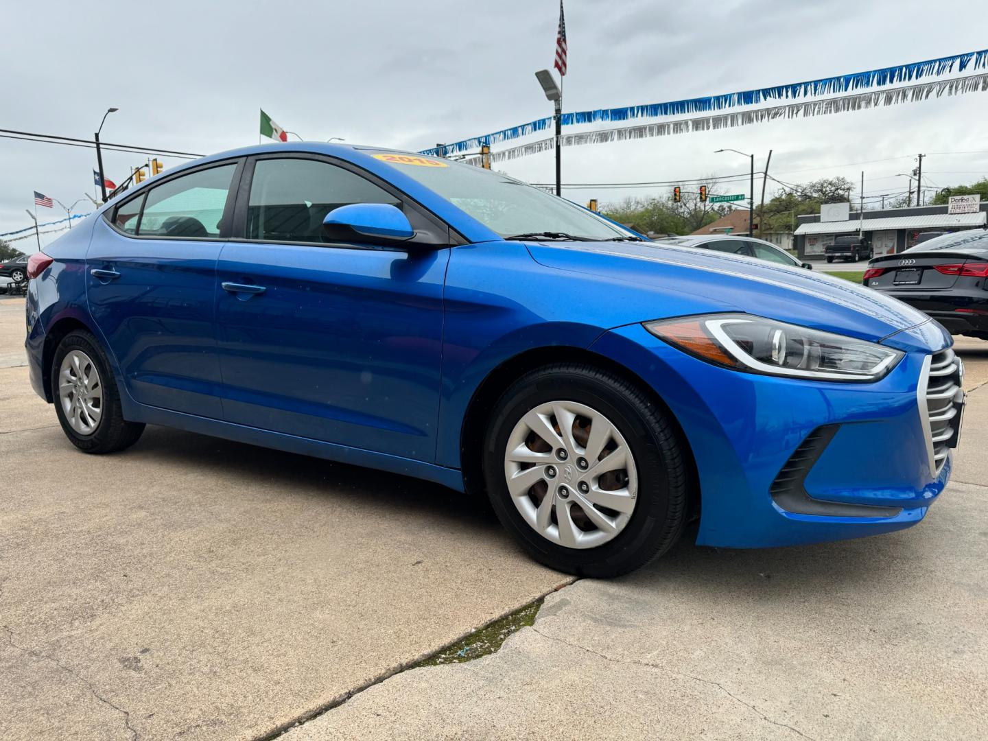 2017 BLUE HYUNDAI ELANTRA LIMITED; SE (5NPD74LF0HH) , located at 5900 E. Lancaster Ave., Fort Worth, TX, 76112, (817) 457-5456, 0.000000, 0.000000 - Photo#2